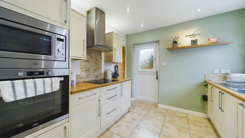 Dining kitchen