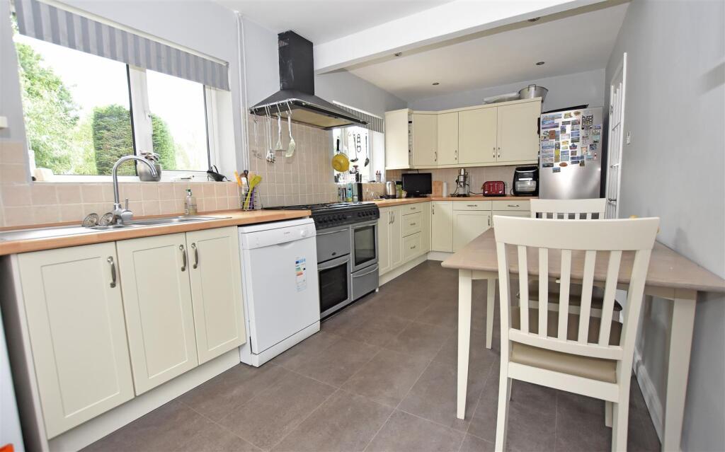 Kitchen Breakfast Room.JPG