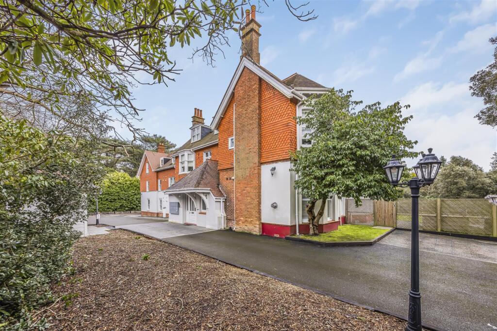 Flat 3, 25 McKinley Road, Bournemouth-PorticoMarke