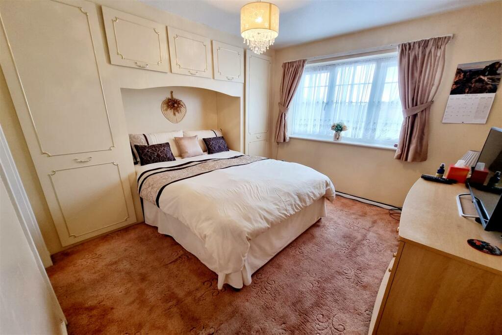 BEDROOM 1: