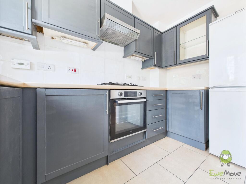 CAM01543G0-PR0147-STILL013