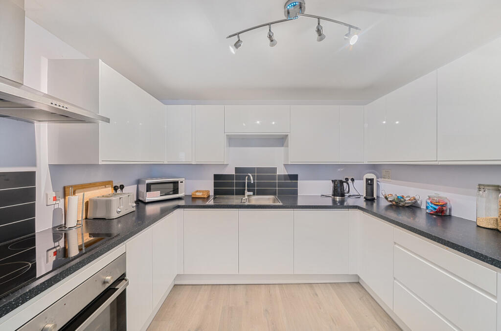 1296966-32-682df7...