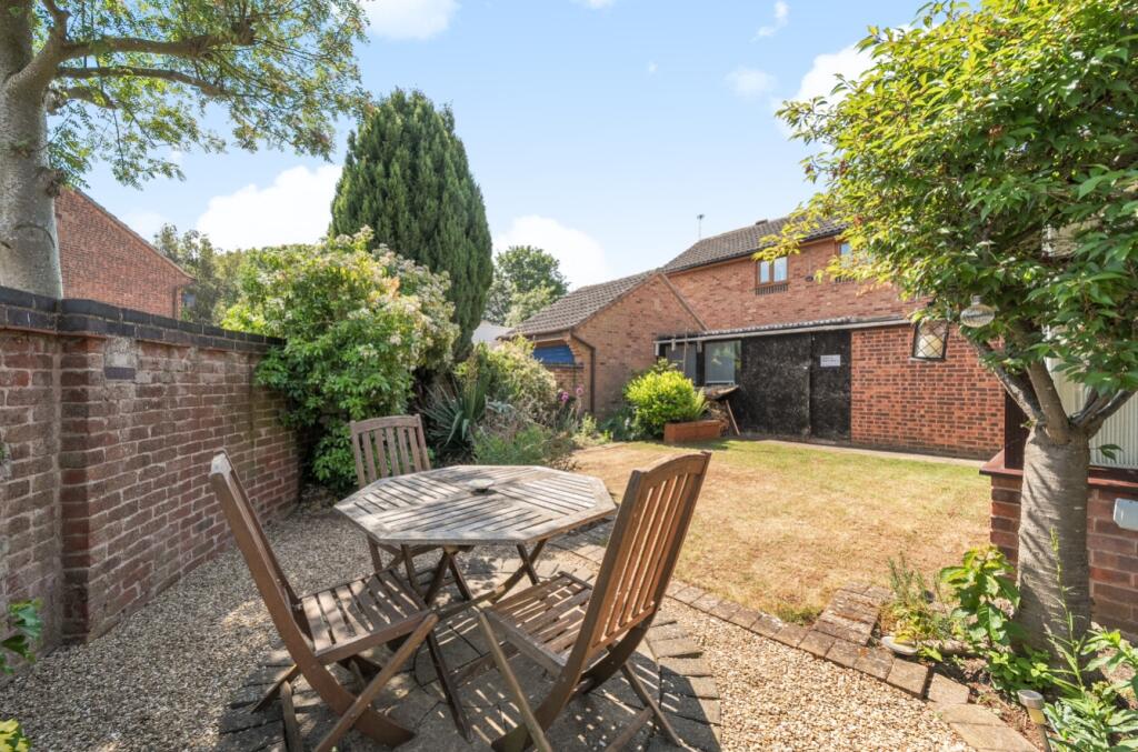 1296095-20-682c6c12df445-ARW-1