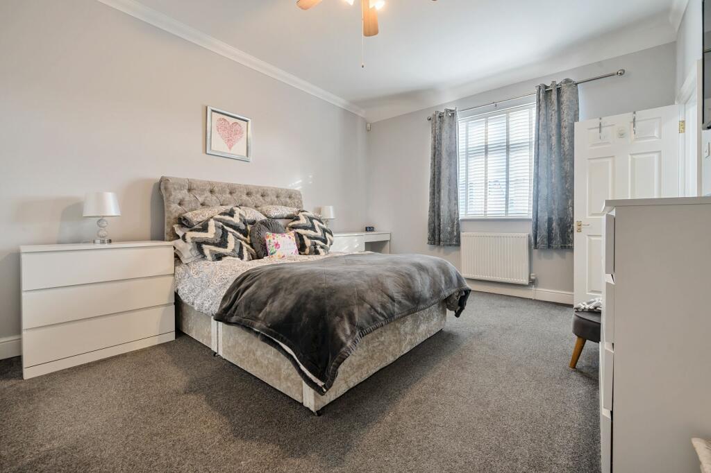 Principal bedroom