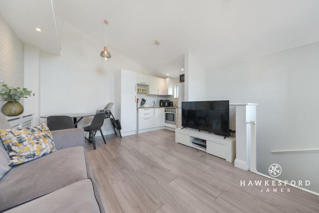 Onyx Drive, Sittingbourne - Living area
