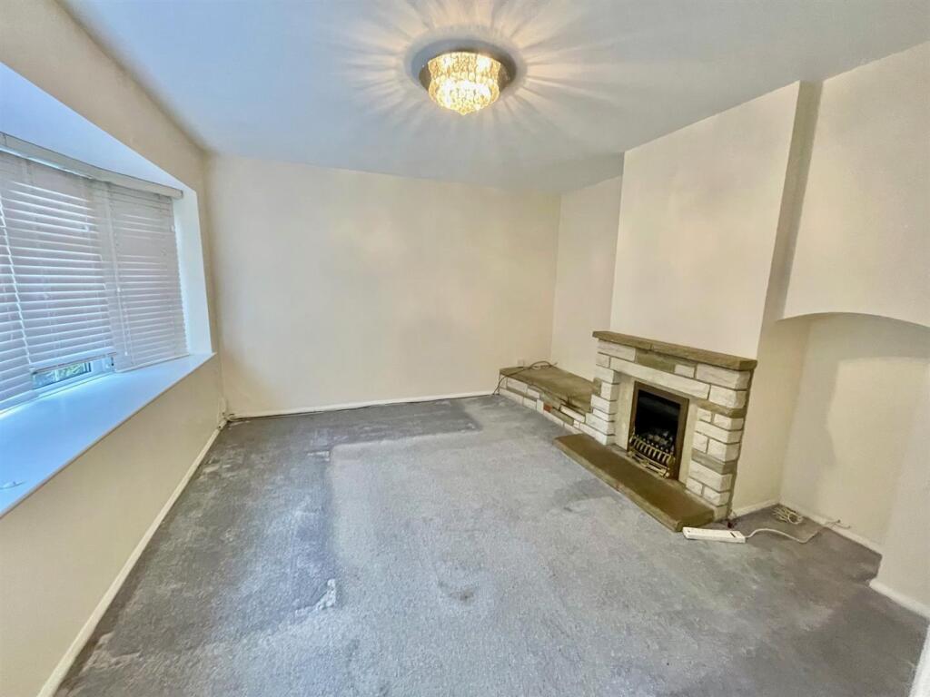 12 Kemble Close Lounge.jpg