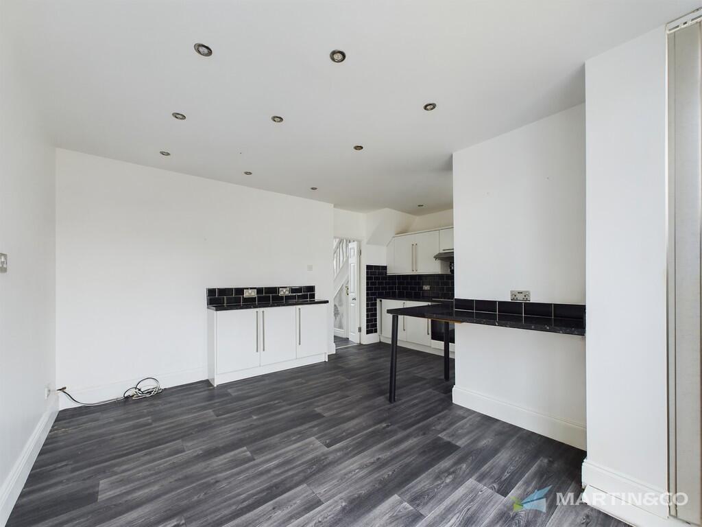 CAM02318G0-PR0322...