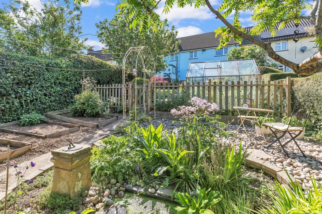 rear garden (10).jpg
