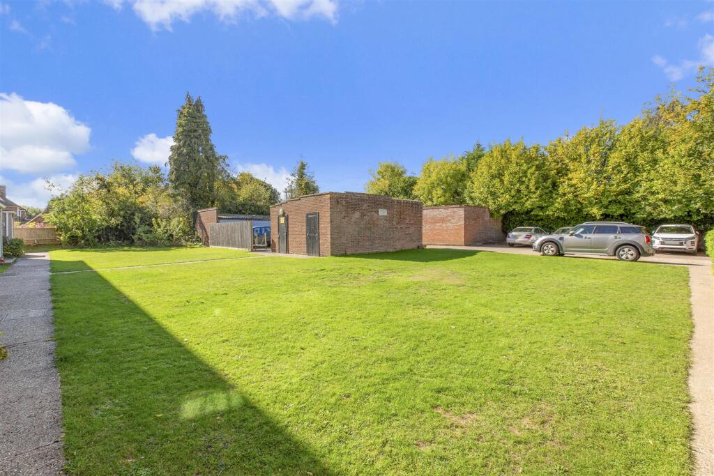 Flat 14, Clifton Court Marlow Road, HP11 1TE-12.jp