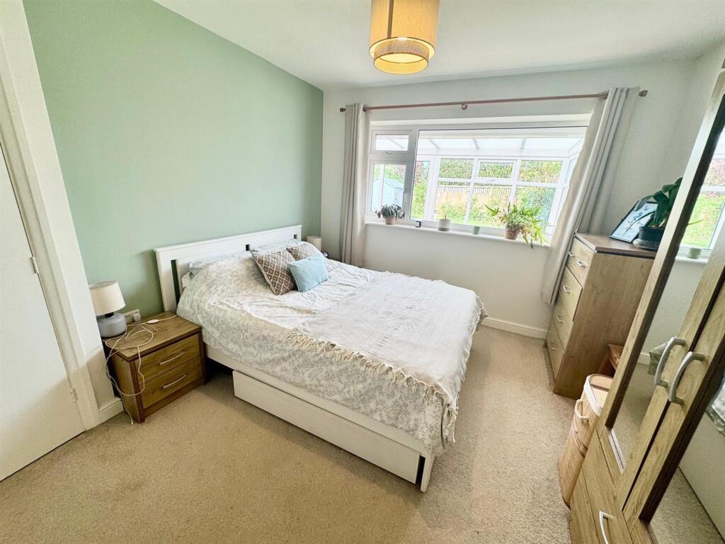 Bedroom 1b.jpg
