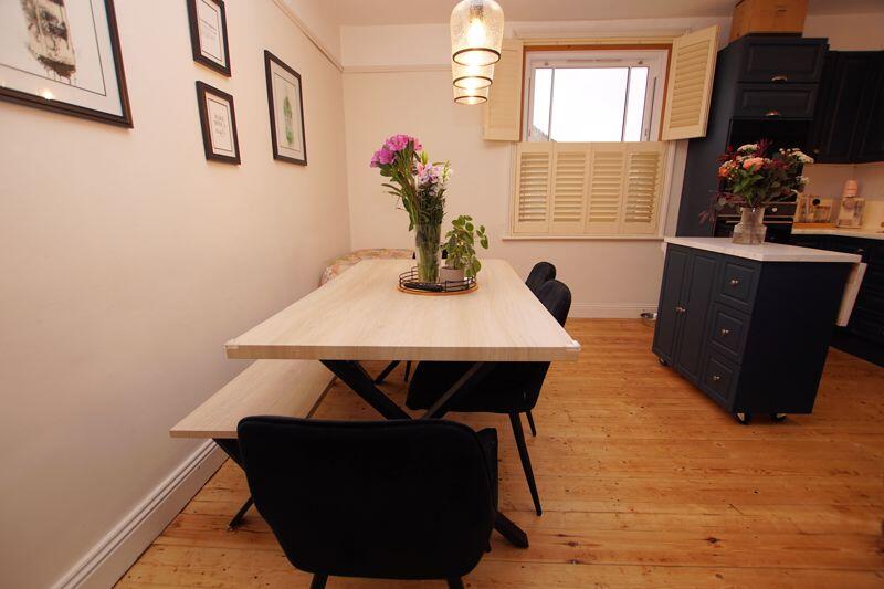 Kitchen/ Breakfast Room