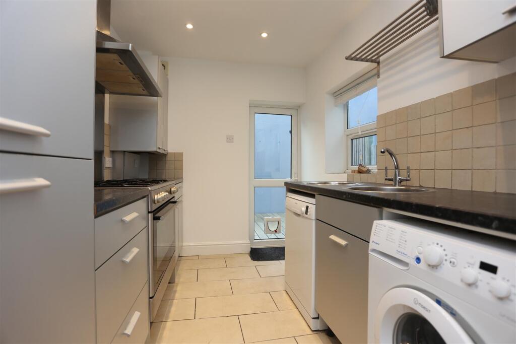 101 Southover Street (13).JPG