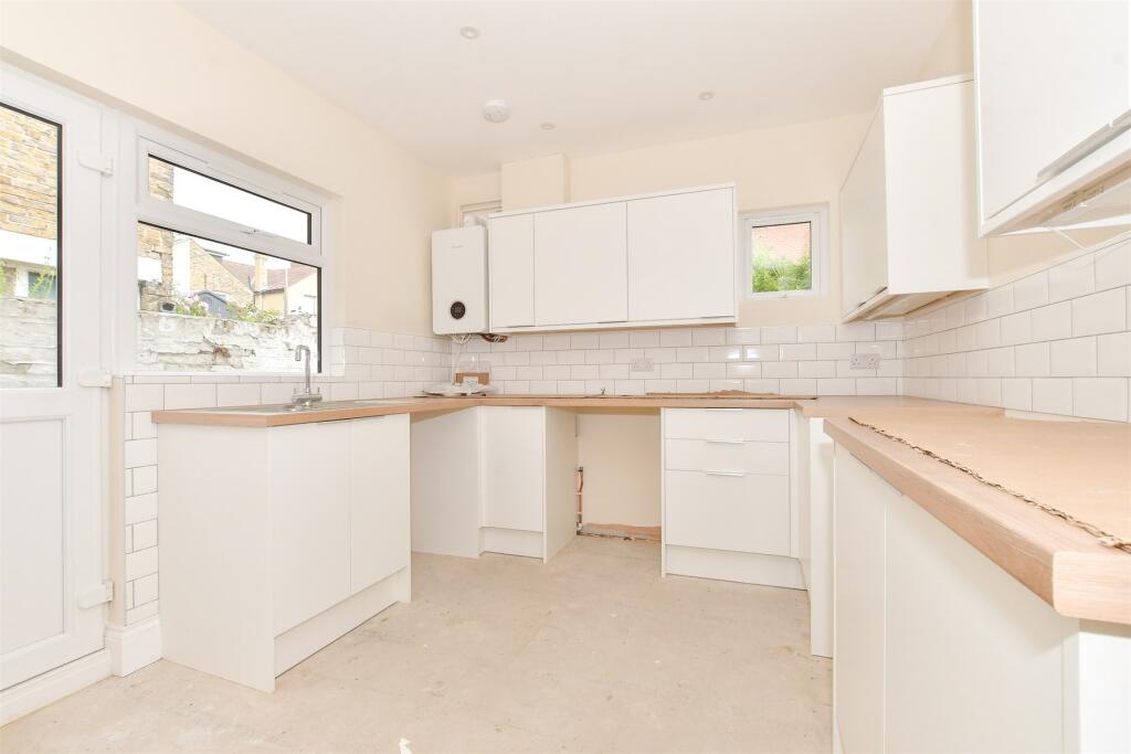 Kitchen/ Breakfast Area