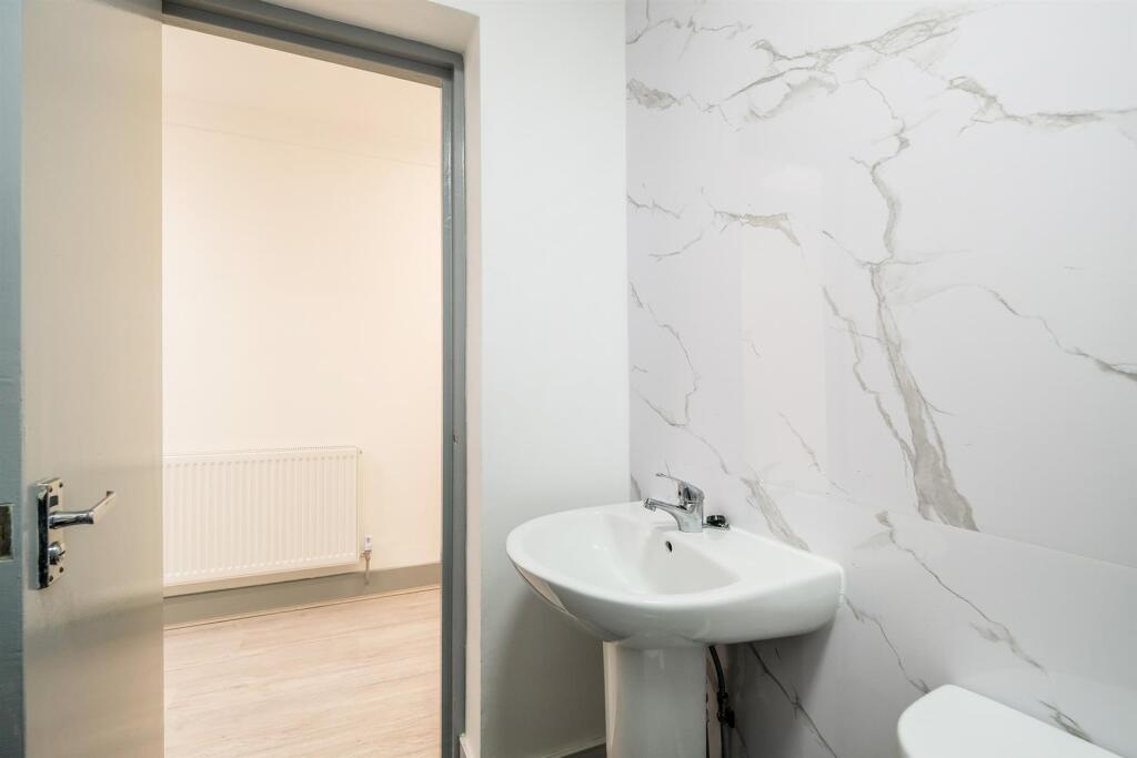 North Birkbeck studio ground floor flat-21_web.jpg