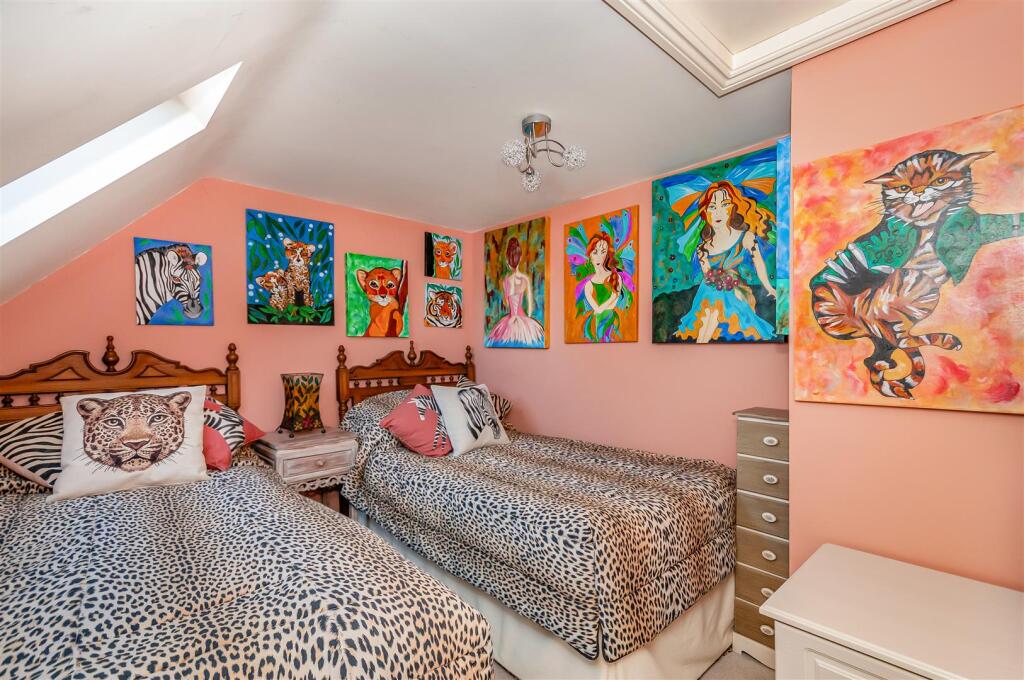 BEDROOM 4