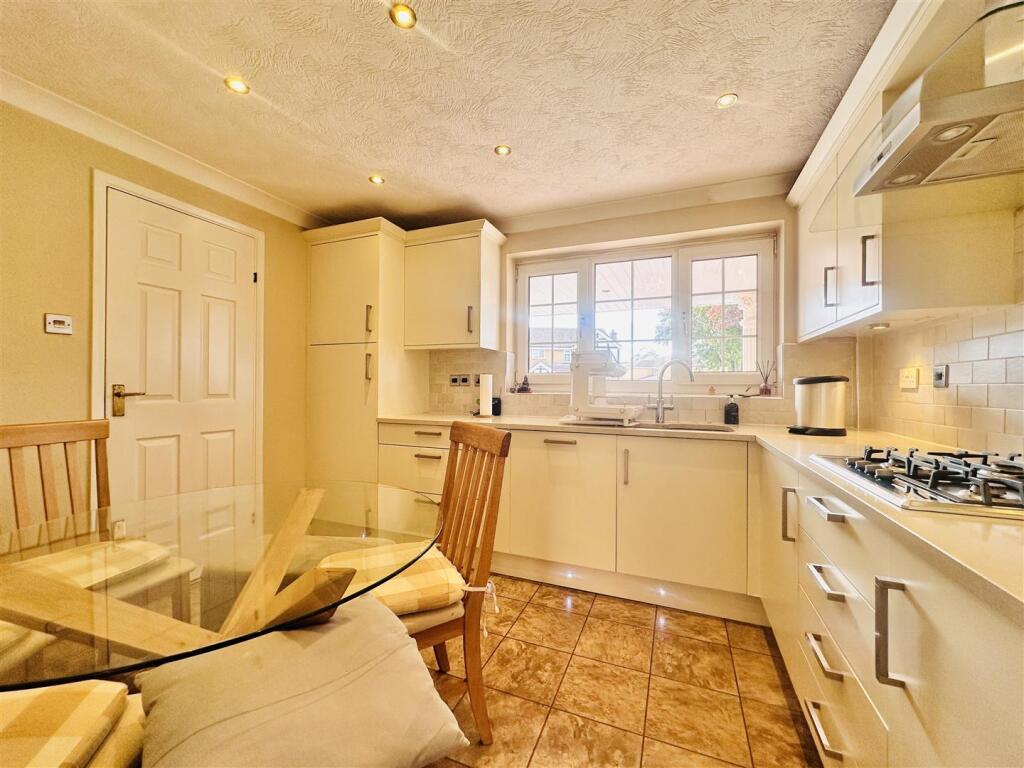KITCHEN &amp; DINER