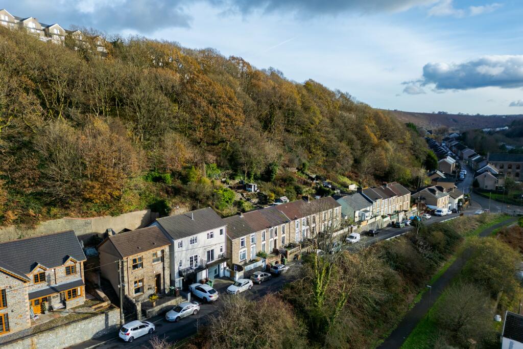 2 Hillside View, New