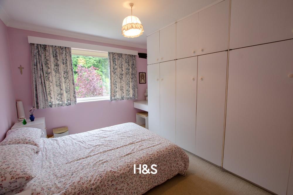 90 Scott Rd - Bed1.jpg