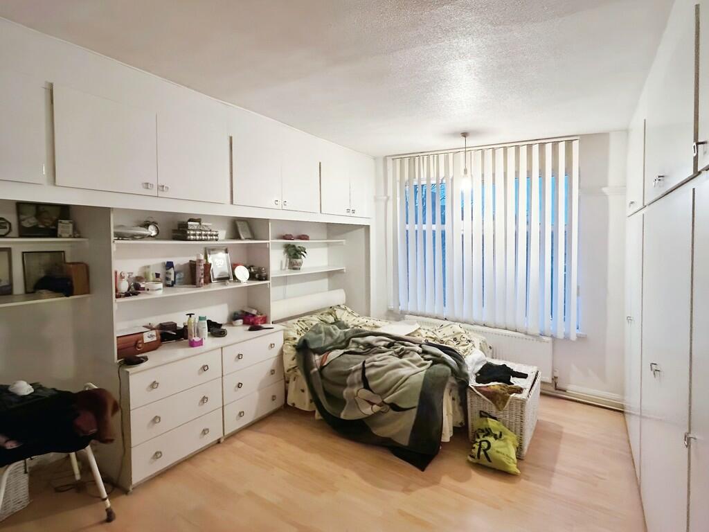 76ed327f-WhatsApp...