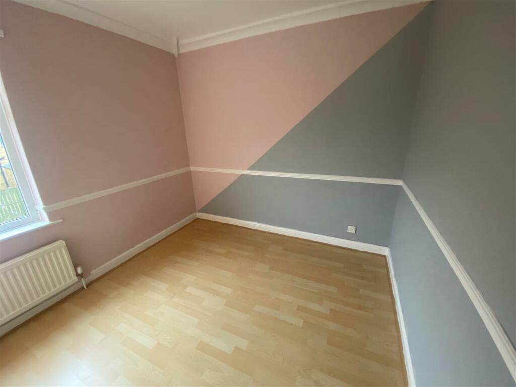 Bed 3.jpg