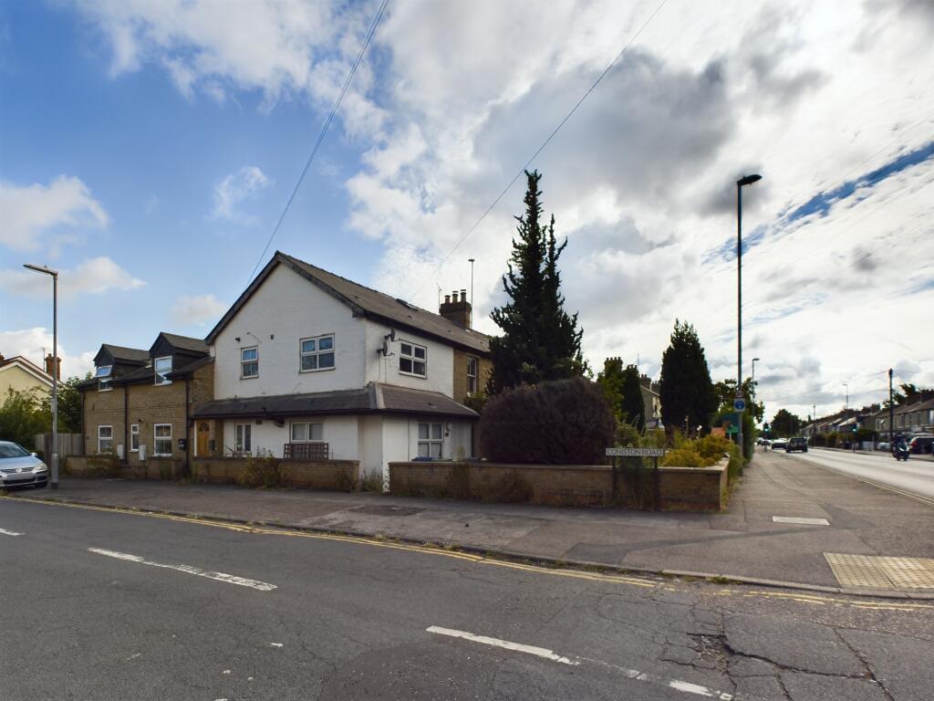 CAM02519G0-PR0156-STILL001