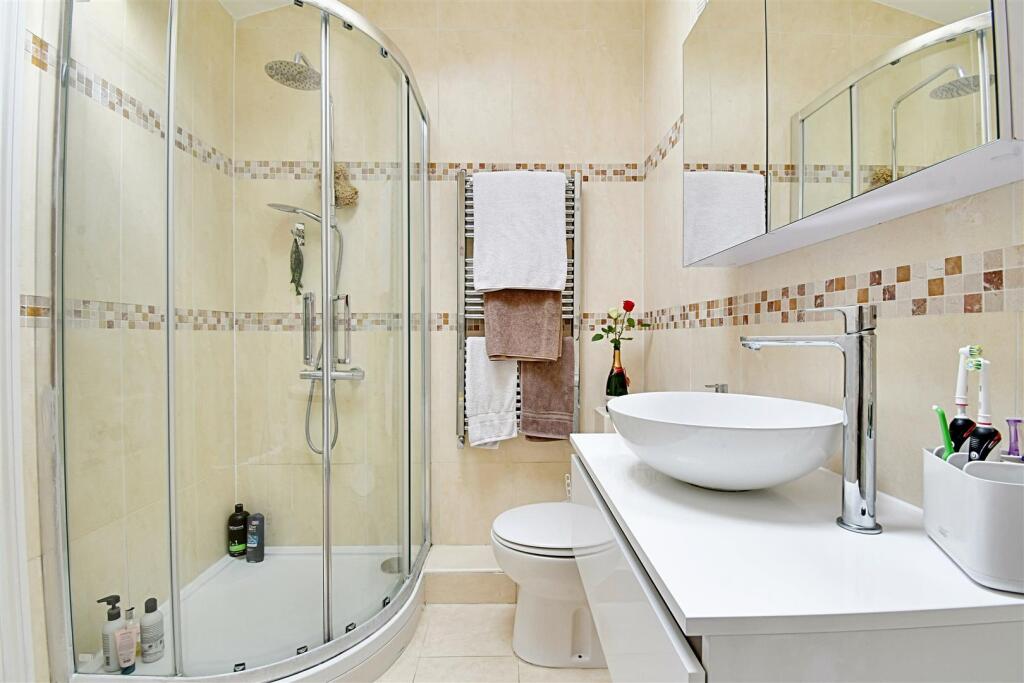 Bathroom 2.jpg