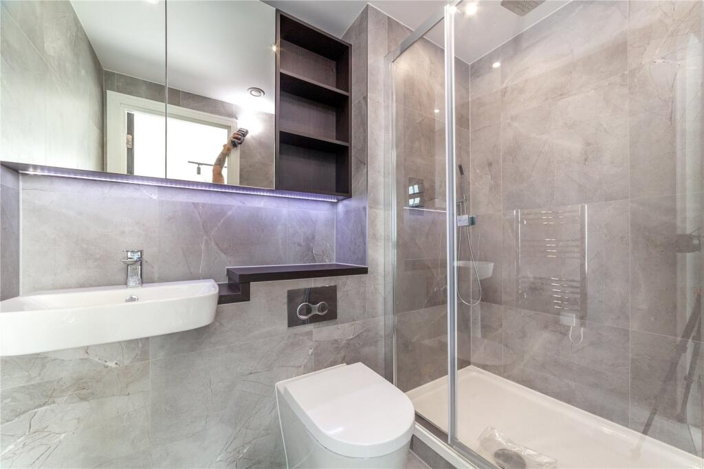 En-suite bedroom