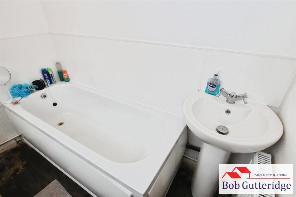 GROUND FLOOR BATHROOM