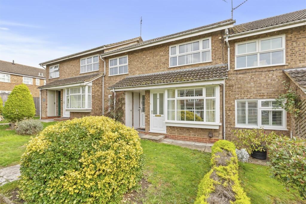 27 Hillary Close, HP21 9TL-13.jpg