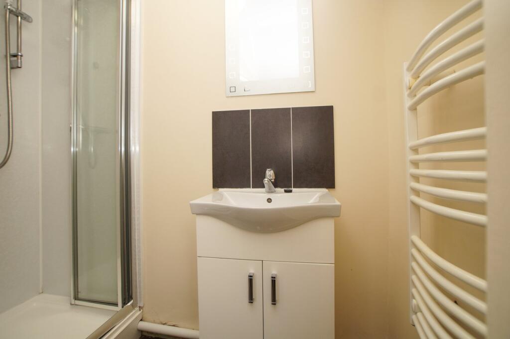 En-suite to Bedroom 4 