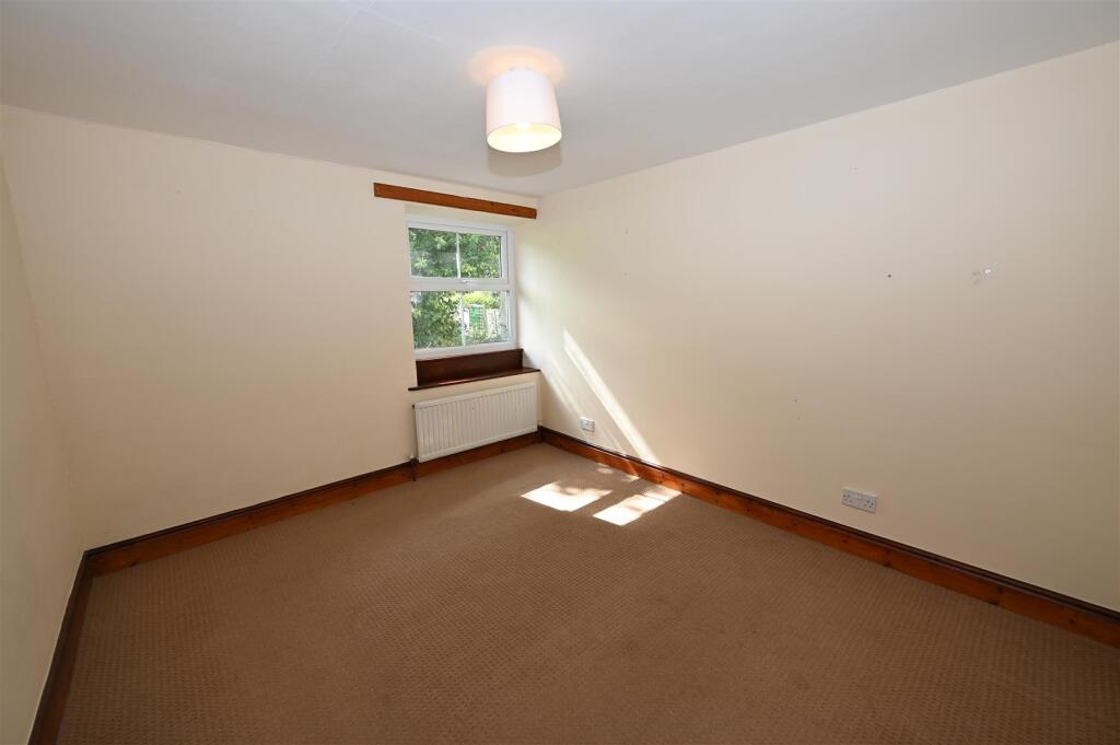 BEDROOM (VIEWS)