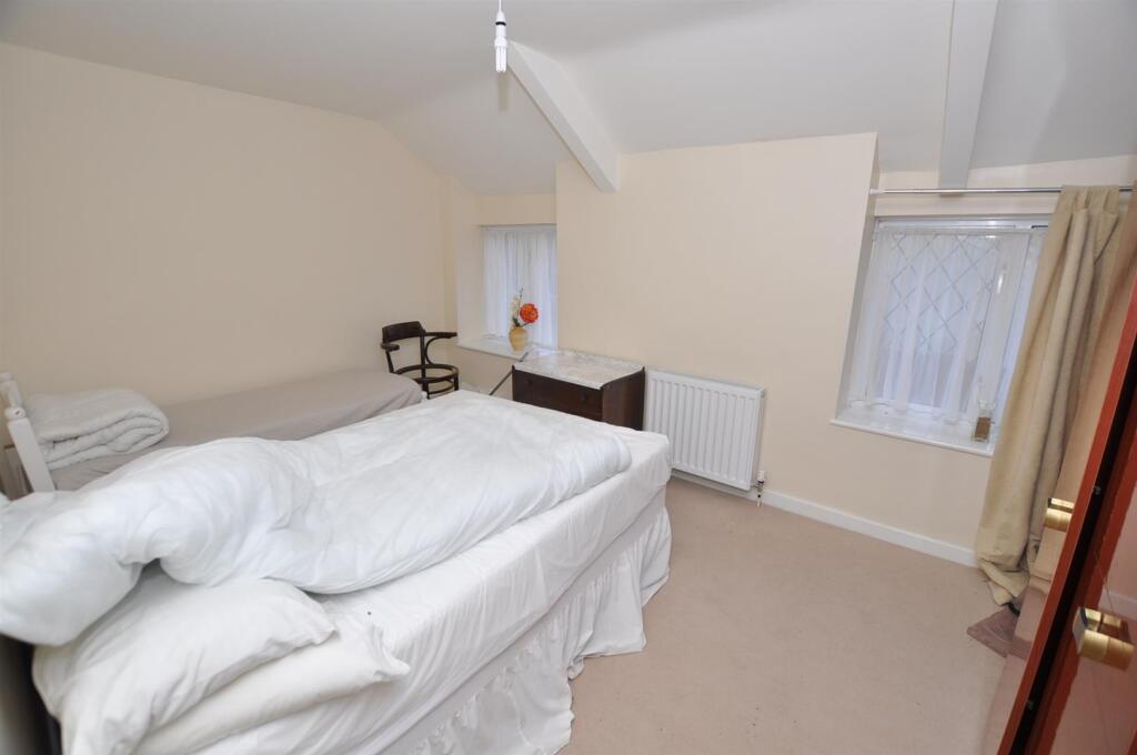 Front bedroom 1
