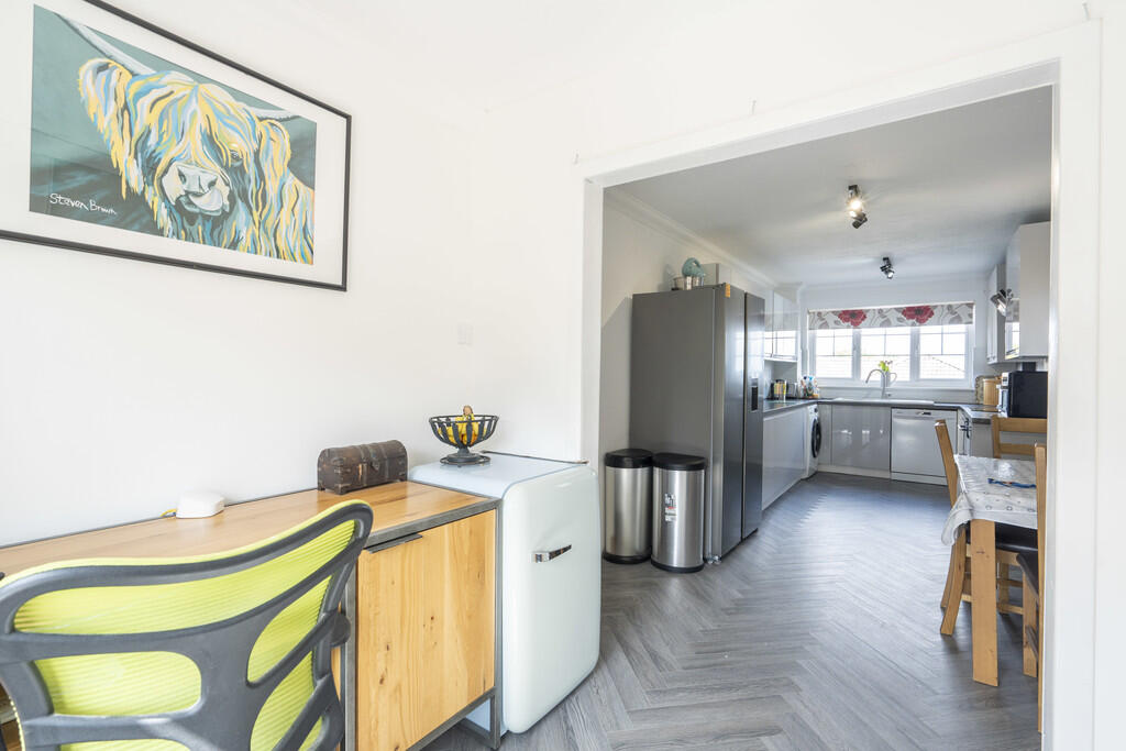 8 Fowler Cresent,...