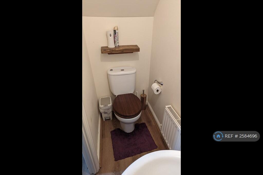 Cloack Room