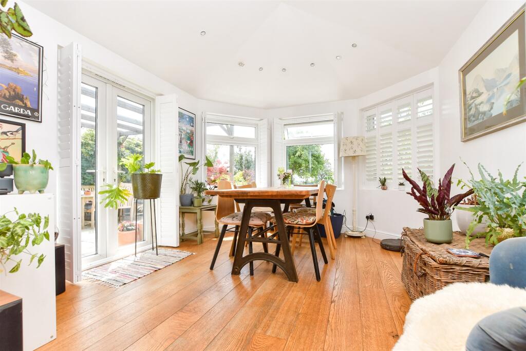 Lounge/ Conservatory