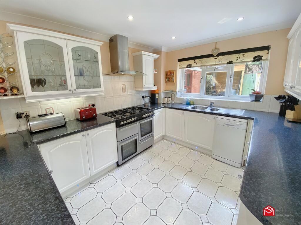 Kitchen/ Breakfast/ Living Room
