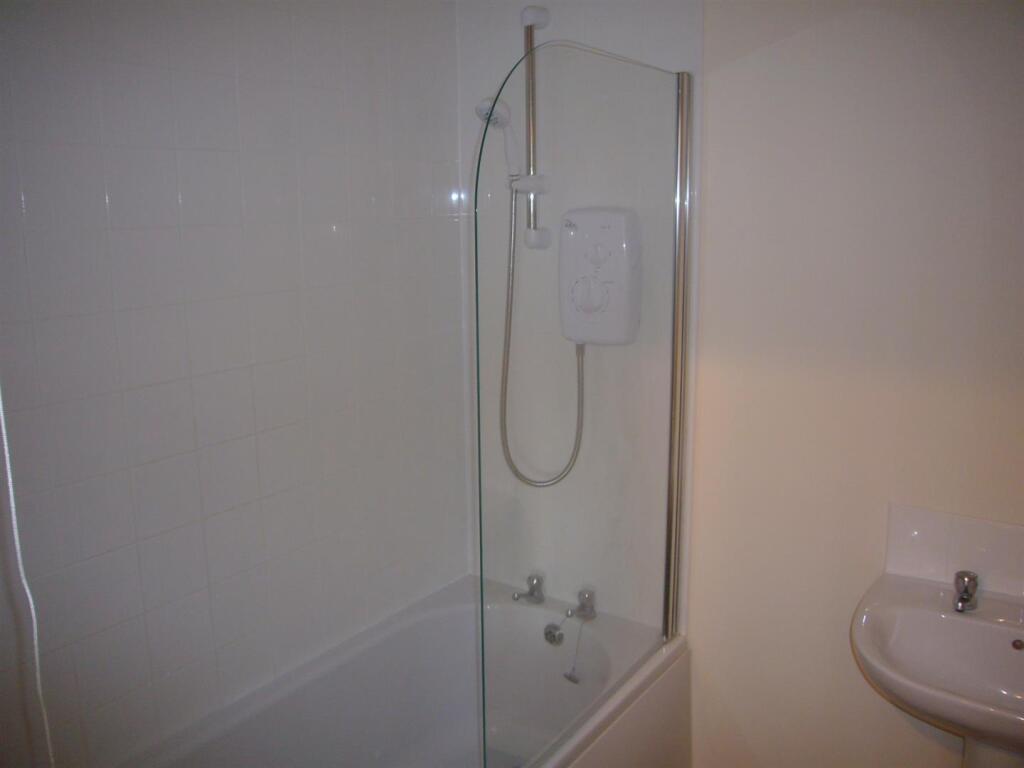 Bathroom pic 2.JPG