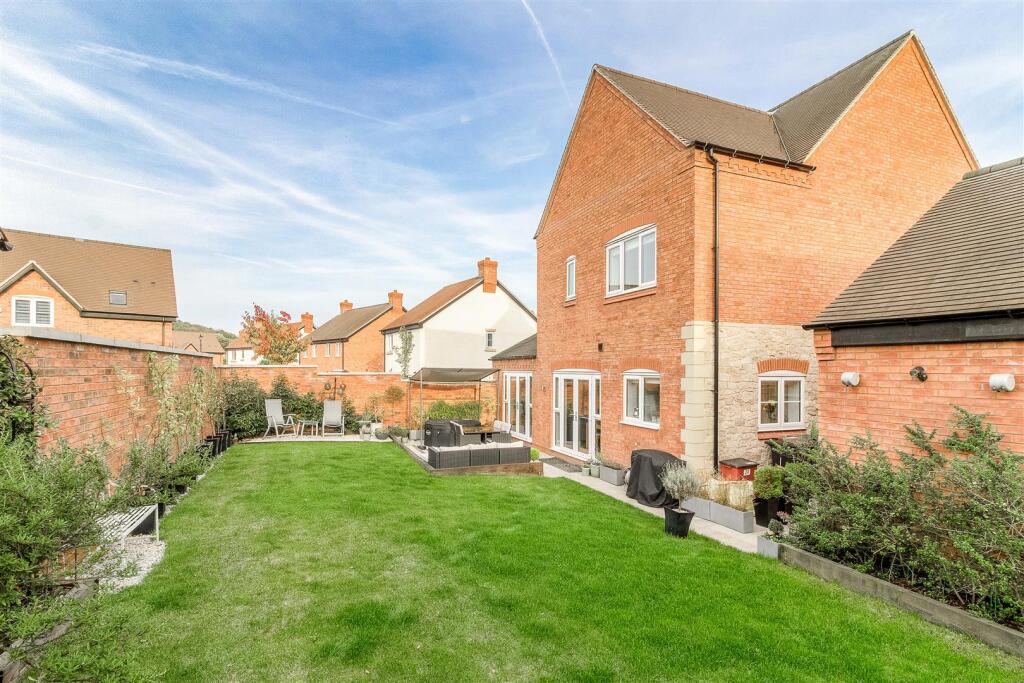 23 Priory Close