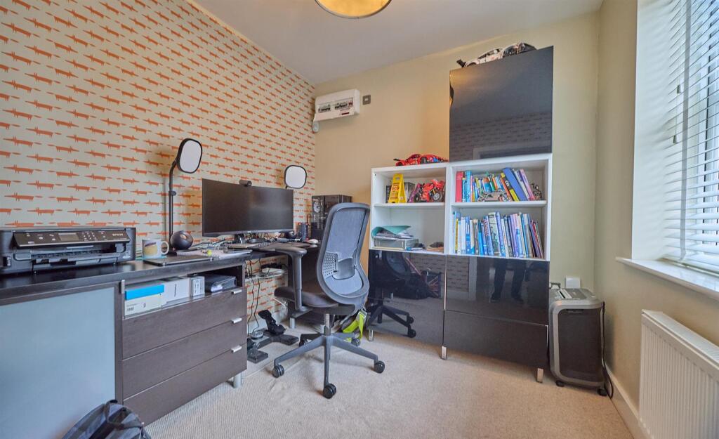OFFICE/PLAY ROOM