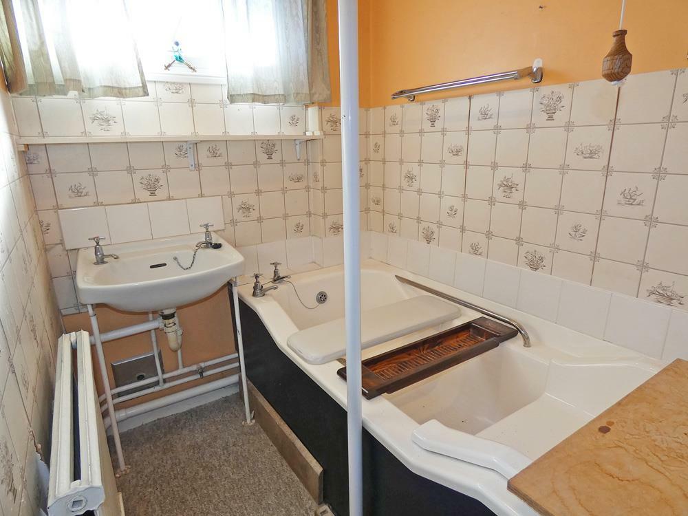 2274bathroom.jpg