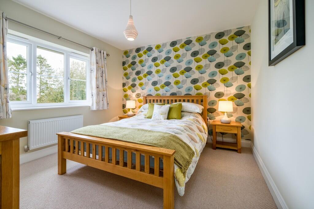 1440px-4 Shrubber...