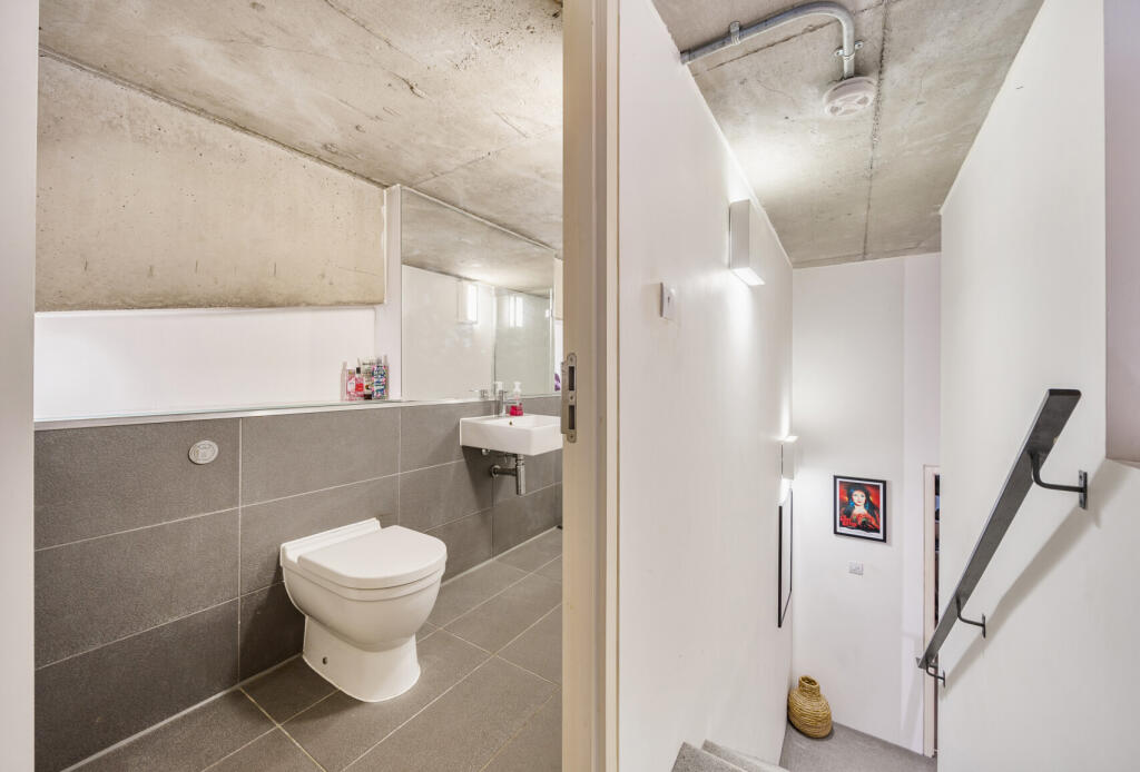 1320083-17-686bca...