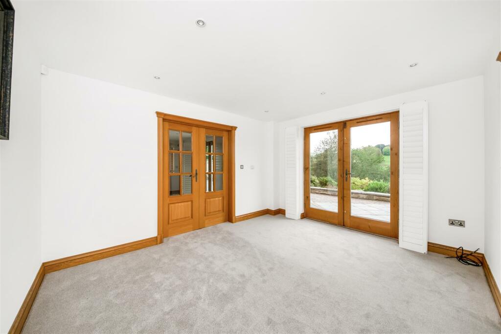 Snug  Dining room.jpg