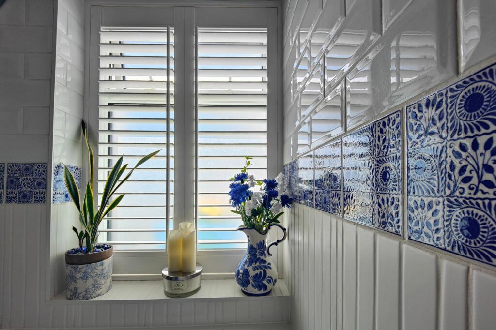 Feature Tiles &amp; Blinds