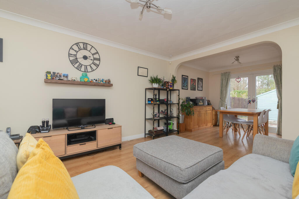 32 torbracken howwood, johnstone pa9 1dy L-1
