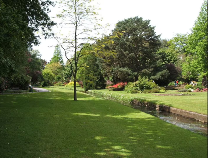 Short walk to Bournemouth Gardens