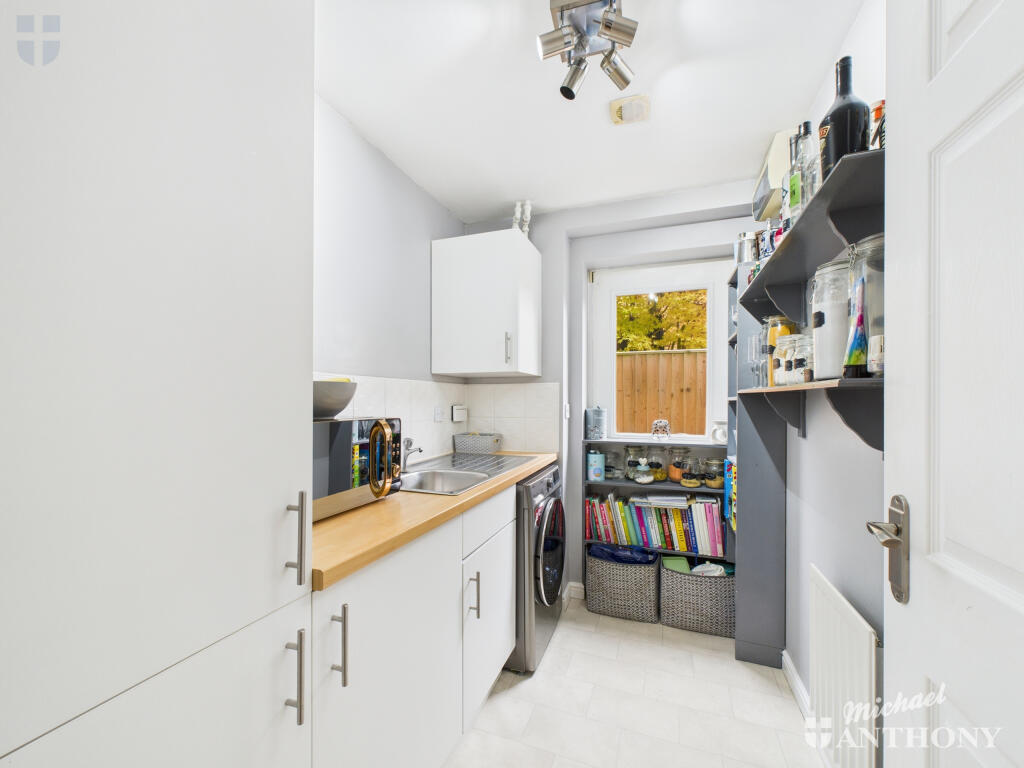 CAM03218G0-PR0798-STILL024