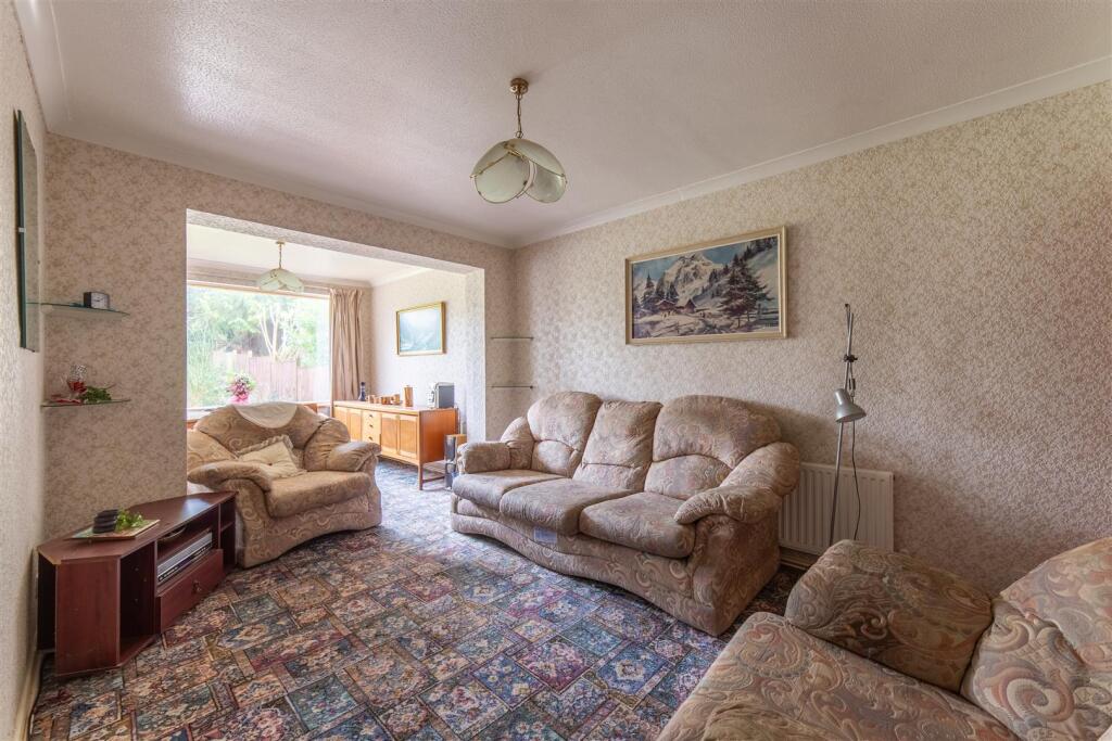 29 Llanyravon Way-12.jpg