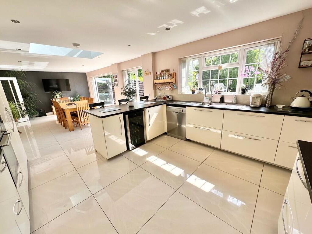 IMG-20250520-WA00...