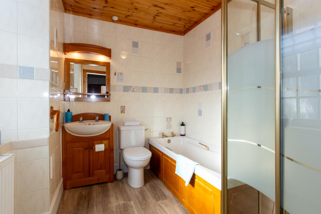 The Square 38-10.png